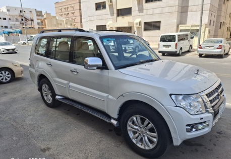 Jeddah, Vehicles, Cars & Trucks , SAR 35000,  Mitaubishi Pajero,  2016,  Automatic,  365000 KM,  Mitsubishi Pajero Golden Edition