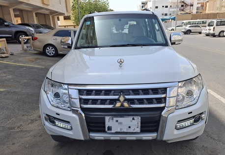 Jeddah, Vehicles, Cars & Trucks , SAR 35000,  Mitaubishi Pajero,  2016,  Automatic,  365000 KM,  Mitsubishi Pajero Golden Edition