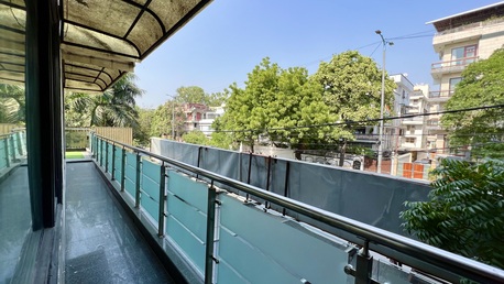 New Delhi, Apts/Flats Wanted, INR 10239/day,  Furnished,  3 BR,  2100 Sq. Feet,  3BHK Green Park, Private Garden Balcony, Lift