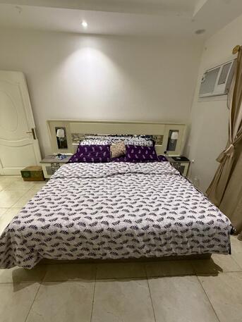 Madinah, Furniture, SAR 2300,  For Sale: Luxurious & Modern Full Bedroom Set (Excellent Condition)