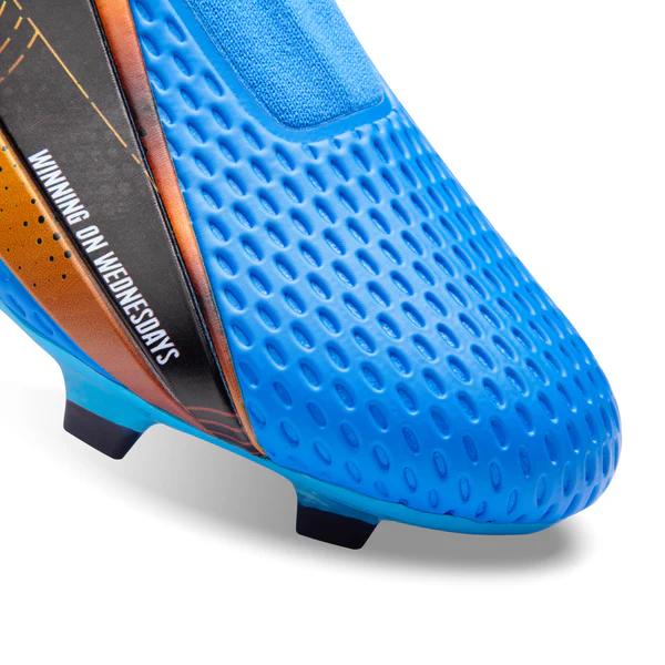 New York, Clothing & Accessories, Give Your Young Player The Edge With PTJ Blue Growl Cleats