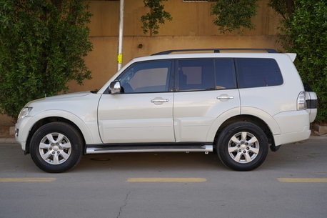 Al Malaz, Vehicles, Cars & Trucks , SAR 40000,  Mitsubishi Pajero GLS,  2016,  Automatic,  215 KM,    (Full Option) Used For Sale