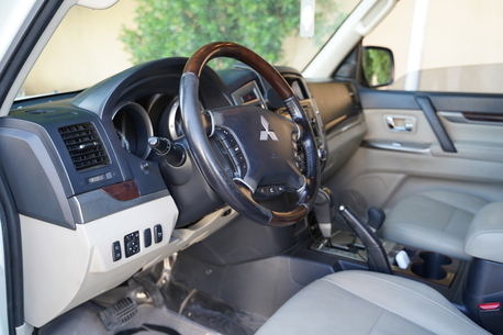 Al Malaz, Vehicles, Cars & Trucks , SAR 40000,  Mitsubishi Pajero GLS,  2016,  Automatic,  215 KM,    (Full Option) Used For Sale