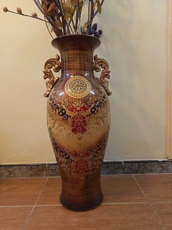 Al Faisaliyah, Furniture, SAR 100,  Vase With Flowers