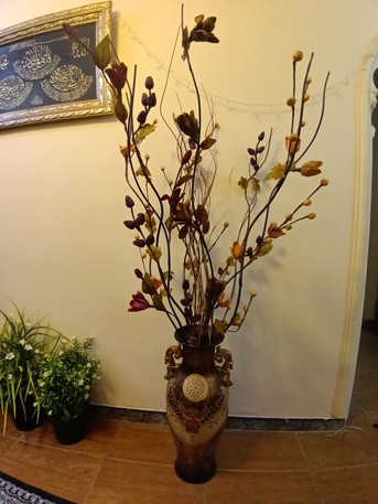 Al Faisaliyah, Furniture, SAR 100,  Vase With Flowers