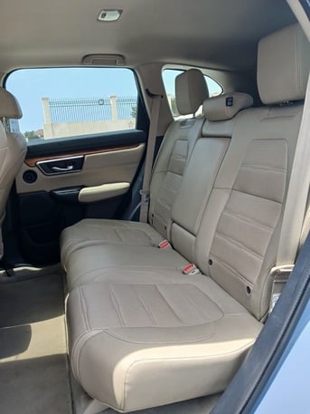 Zinj, Vehicles, Cars & Trucks , BHD 7500,  Honda CR-V,  2020,  Automatic,  83000 KM,    FULL OPTION CAR FOR SALE