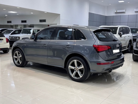 Manama, Vehicles, Cars & Trucks , BHD 2700,  Audi Q5,  2015,  Automatic,  199600 KM,   /  (Grey)