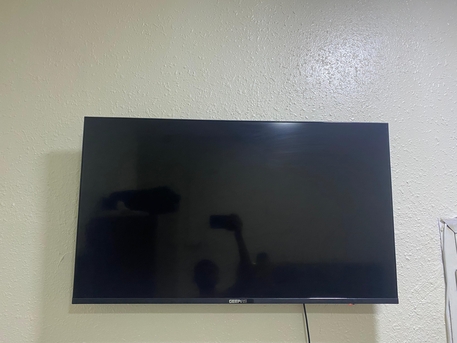 Jubail, Appliances, SAR 400,  GEEPAS 43" Smart LED TV VERY Lite Used