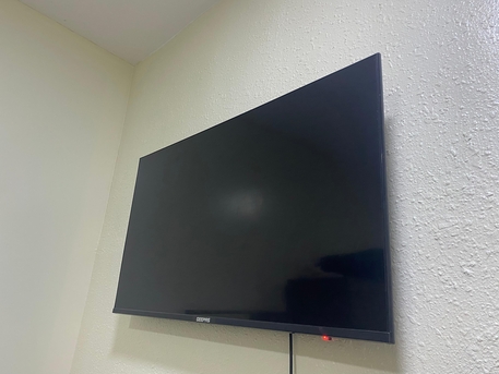 Jubail, Appliances, SAR 400,  GEEPAS 43" Smart LED TV VERY Lite Used