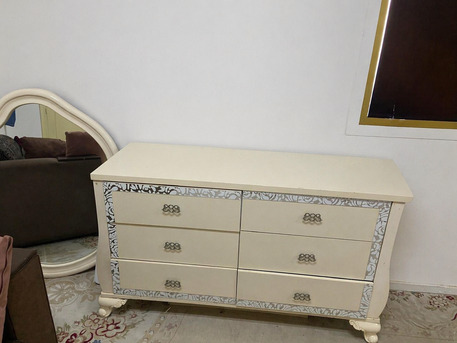 Jeddah, Furniture, SAR 800,  ✨ Elegant Complete Bedroom Set With Luxury Bed, Storage & 10&times;15 Carpet ✨