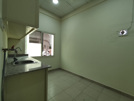 Manama, Apartments, Flats, Houses & Villas, BHD 140/year,  1 BR,  Rasruman:- Studio Flat On Rent With Split Ac & Unlimited Ewa..