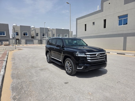 Dammam, Vehicles, Cars & Trucks , SAR 376000,  Toyota Land Cruiser 300,  2026,  Automatic,  00000 KM,  Top-of-the-range Black