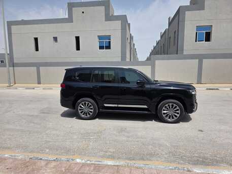 Dammam, Vehicles, Cars & Trucks , SAR 376000,  Toyota Land Cruiser 300,  2026,  Automatic,  00000 KM,  Top-of-the-range Black