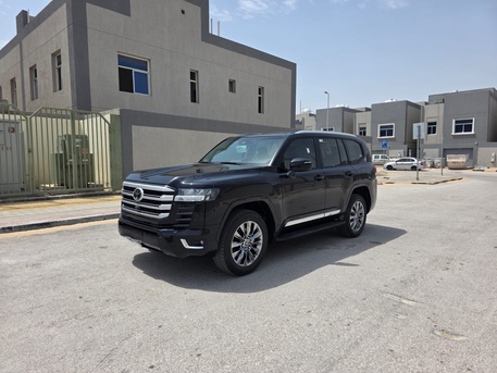 Dammam, Vehicles, Cars & Trucks , SAR 376000,  Toyota Land Cruiser 300,  2026,  Automatic,  00000 KM,  Top-of-the-range Black