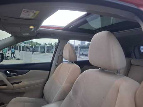 Manama, Vehicles, Cars & Trucks , BHD 2900,  NISSAN XTRAIL,  2015,  Automatic,  190000 KM,   4WD, FULL OPTION, 7 SEATER.