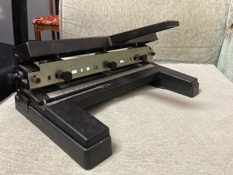 Dammam, Collectibles, SAR 50,  ACCO Model 450 Heavy-duty Industrial 3-hole Punch.