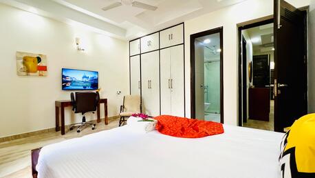 New Delhi, Apts/Flats Wanted, INR 20430/day,  Furnished,  3 BR,  2000 Sq. Feet,  Premium 3BHK - Green Park Hauz Khas Village