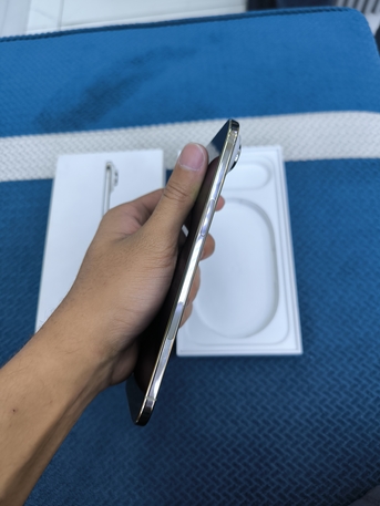 Hara, Mobile Phones, SAR 2800,  17 Air, Gold. Only 7 Count Charge