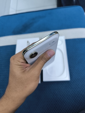 Hara, Mobile Phones, SAR 2800,  17 Air, Gold. Only 7 Count Charge