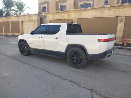 Riyadh, Vehicles, Cars & Trucks , SAR 270000,  Rivian R1T,  2023,  30000 KM,  Clean