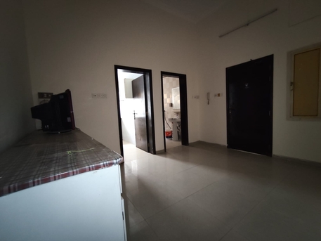 Manama, Apartments, Flats, Houses & Villas, BHD 120/year,  2 BR,  Tashan:- Groundfloor 2Bhk Unfurnished Flat On Rent..
