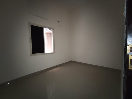 Manama, Apartments, Flats, Houses & Villas, BHD 120/year,  2 BR,  Tashan:- Groundfloor 2Bhk Unfurnished Flat On Rent..