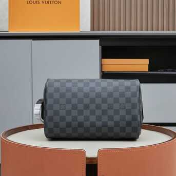 Khobar, Purses & Wallets, SAR 750,  Louis Vuitton Travel / Make Up Bag Brand New