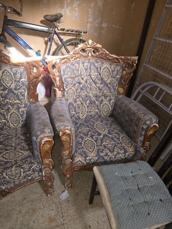 Al Malaz, Furniture, Free - Old Wooden Sofa Set To Give Away
