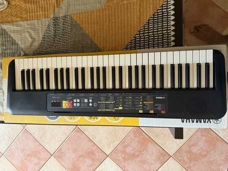Muharraq, Musical Instruments, BHD 60,  Yamaha Portable Keyboard F-52 For Sale.