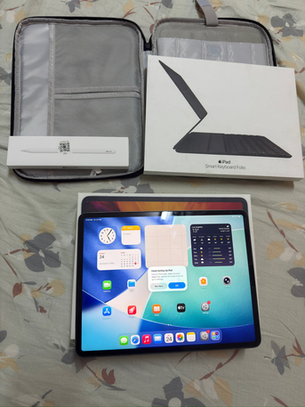 Riyadh, Tablet Computers, SAR 2000,  For Sale: Apple IPad Pro 256GB (Space Grey), Apple Pen , Ipad Smart Keybord Folio