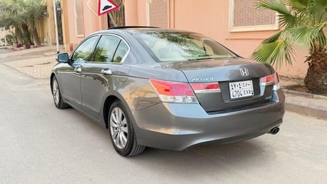 Riyadh, Vehicles, Cars & Trucks , SAR 32000,  Honda Accord,  2011,  Automatic,  425000 KM,    For Sale