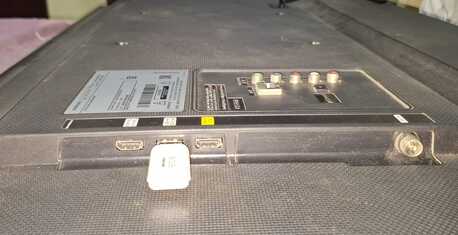 Jubail, Appliances, SAR 600,  Samsung UA40J5200 40" Full HD Flat Smart LED TV