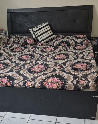 Jeddah, Furniture, SAR 20000350,  Bed And 7 Seater Sofa Set For Sale In Good Condition