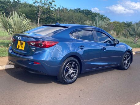 Port Louis, Vehicles, Cars & Trucks , MUR 650000,  Mazda 3,  2017,  Automatic,  123000 KM,  Mazda Axela