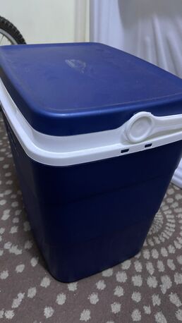 Al Malaz, Collectibles, SAR 100,  New 28-liter American-made Ice And Cooler Box