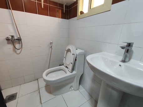 Manama, Apartments, Flats, Houses & Villas, BHD 130/year,  1 BR,  Ras Ruman:- Studio Flat On Rent With Split Ac & Unlimited Ewa..