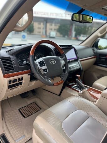 Riffa, Vehicles, Cars & Trucks , BHD 8900,  TOYOTA LAND CRUISER GXR V8 2012 WHITE,  2012,  Automatic,  400000 KM,