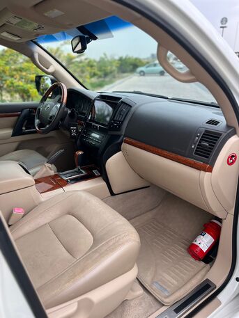 Riffa, Vehicles, Cars & Trucks , BHD 8900,  TOYOTA LAND CRUISER GXR V8 2012 WHITE,  2012,  Automatic,  400000 KM,