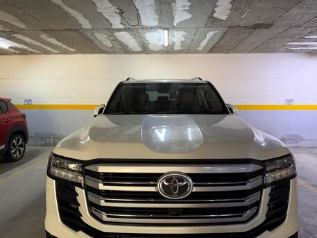 Riyadh, Vehicles, Cars & Trucks , SAR 261000,  Toyota Land Cruiser 300,  2024,  Automatic,  15000 KM,  For Sale:   Series (GXR2 Trim)