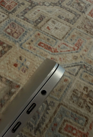 Al Malaz, Computers, SAR 2000,  MacBook Pro 13 (2018) - Core I7 - 16GB - 512GB - Touch Bar