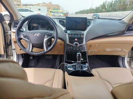 Riyadh, Vehicles, Cars & Trucks , SAR 34000,  Hyundai Azera,  2015,  Automatic,  300354 KM,