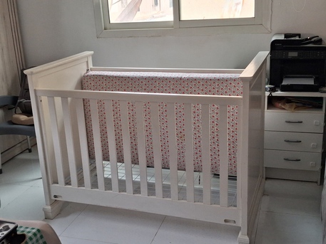 Riyadh, Baby & Kid Stuff, SAR 300,  Baby Crib For Sale (Pottery Barn) With Mattress And Crib Bumpers