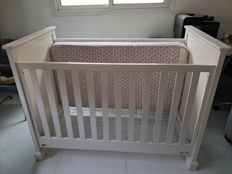 Riyadh, Baby & Kid Stuff, SAR 300,  Baby Crib For Sale (Pottery Barn) With Mattress And Crib Bumpers