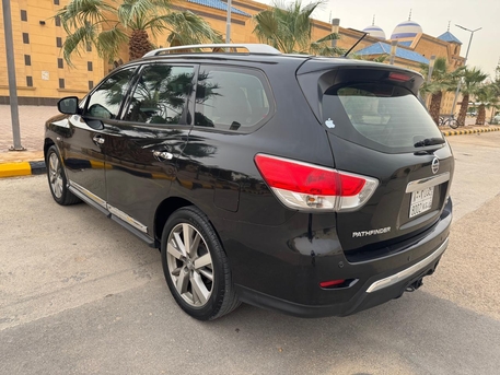 Riyadh, Vehicles, Cars & Trucks , SAR 32000,  Nissan Pathfinder,  2014,  Automatic,  237000 KM,