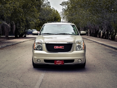 Manama, Vehicles, Cars & Trucks , BHD 6200,  Gmc Yukon,  2014,  Automatic,  244000 KM,  SLT FULL OPTION SINGLE OWNER