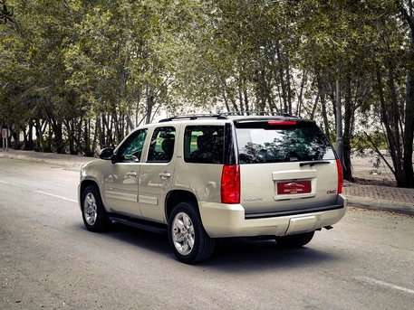Manama, Vehicles, Cars & Trucks , BHD 6200,  Gmc Yukon,  2014,  Automatic,  244000 KM,  SLT FULL OPTION SINGLE OWNER