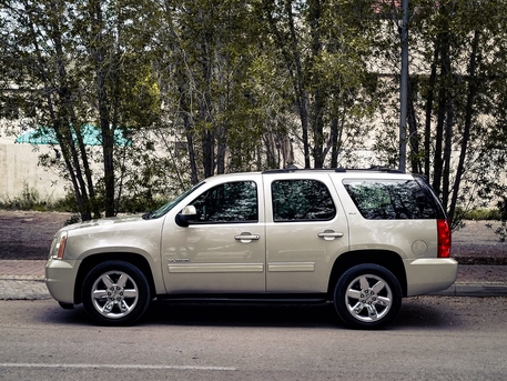Manama, Vehicles, Cars & Trucks , BHD 6200,  Gmc Yukon,  2014,  Automatic,  244000 KM,  SLT FULL OPTION SINGLE OWNER