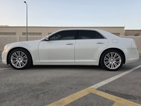 Riyadh, Vehicles, Cars & Trucks , SAR 32500,  Chrysler 300C,  2012,  Automatic,  294442 KM,    | Pristine Condition |  Full Service History
