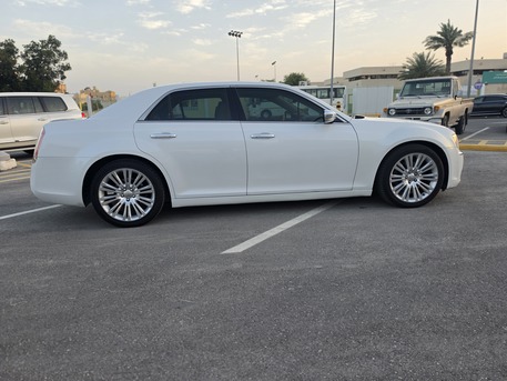Riyadh, Vehicles, Cars & Trucks , SAR 32500,  Chrysler 300C,  2012,  Automatic,  294442 KM,    | Pristine Condition |  Full Service History