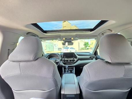 Riyadh, Vehicles, Cars & Trucks , SAR 135000,  Toyota Highlander Hybrid GLE,  2025,  Automatic,  9000 KM,   Toyota HGHLANDER GLE (HYBRID) 4x4 With Sunroof Very Low Odo And Accident Free